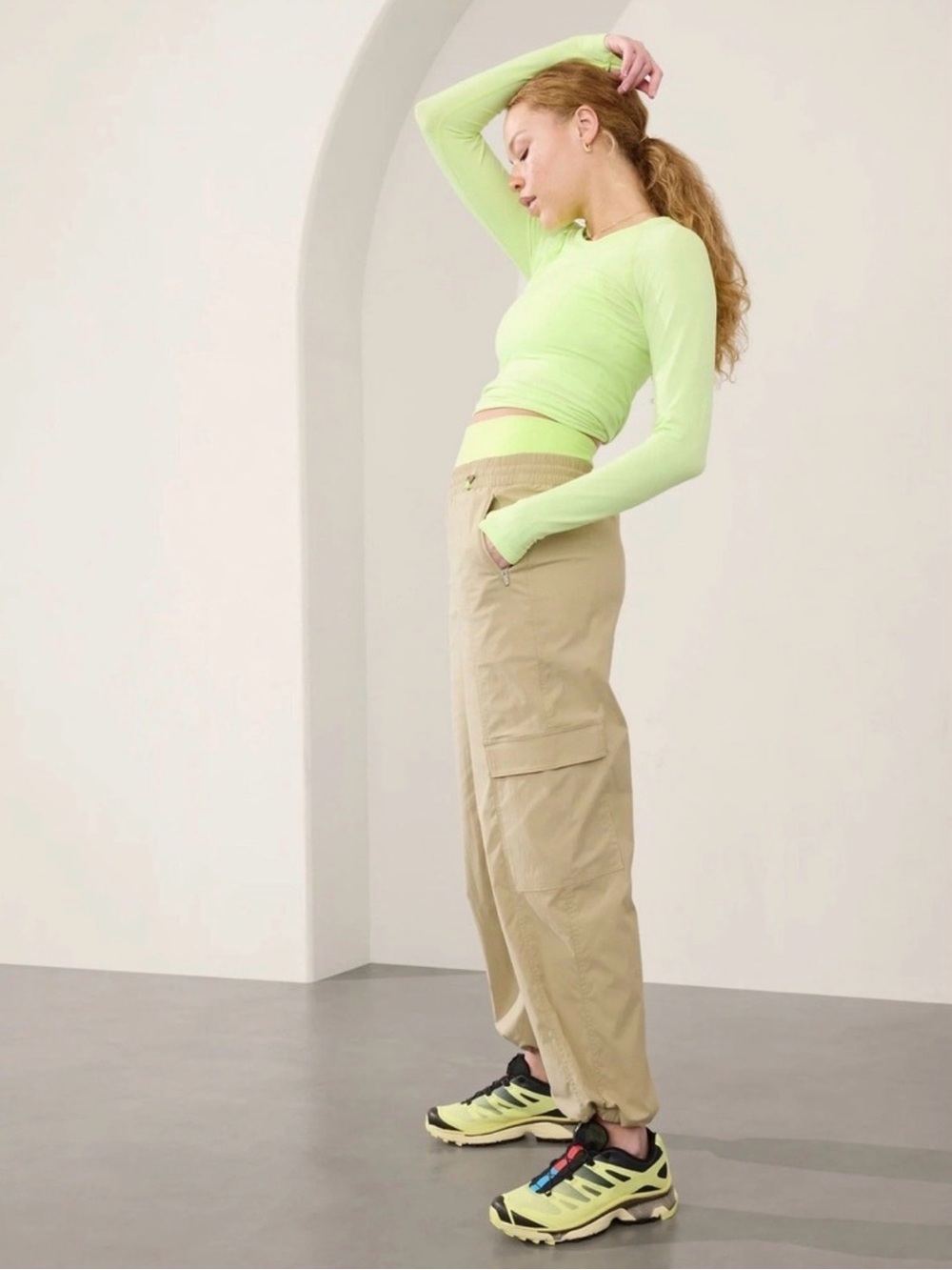 Athleta Cascade High-Rise Cargo Poplin Pant in Oak Elastic Waistband Tan